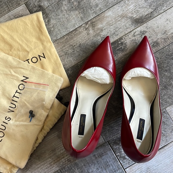Louis Vuitton Red Stilettos size 41 - Picture 9 of 9
